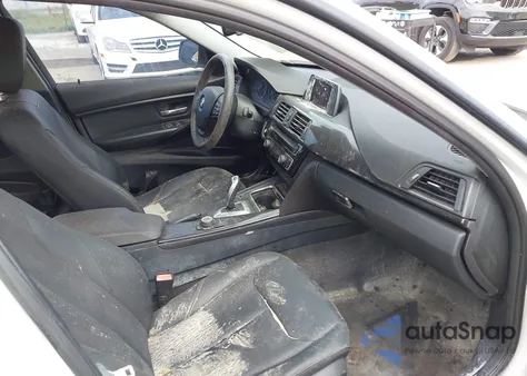 2017 BMW 320I z USA, uszkodzony, nr VIN WBA8E1G51HNU12483